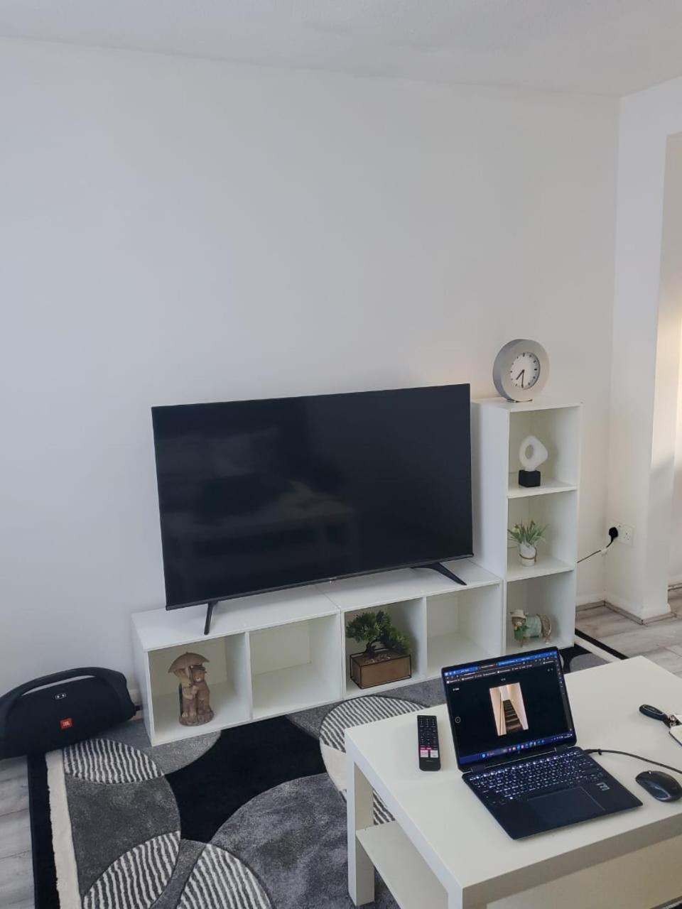 Auxano Apartments Лондон Екстериор снимка