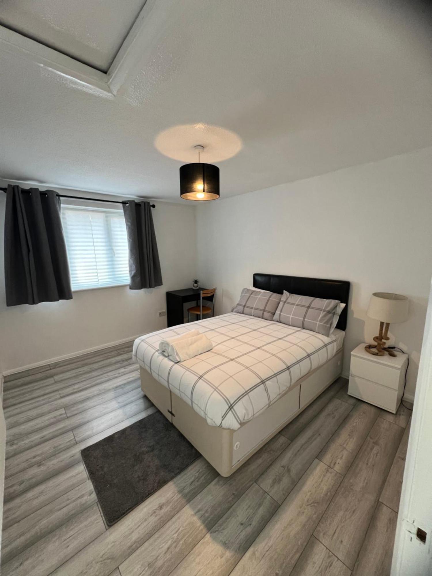 Auxano Apartments Лондон Екстериор снимка
