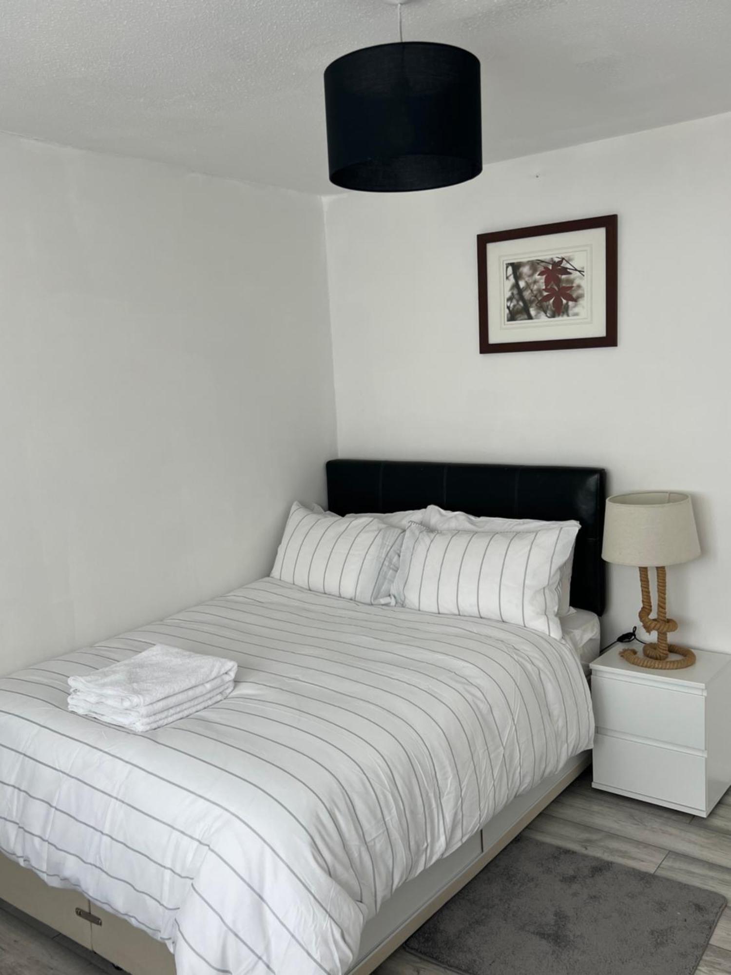 Auxano Apartments Лондон Екстериор снимка