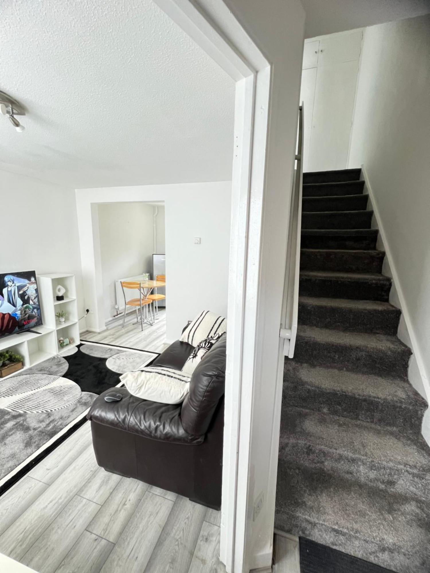 Auxano Apartments Лондон Екстериор снимка