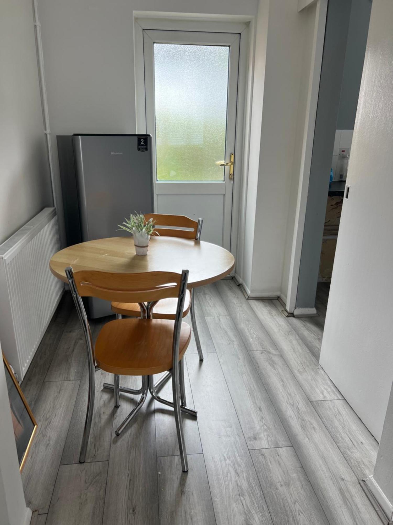 Auxano Apartments Лондон Екстериор снимка