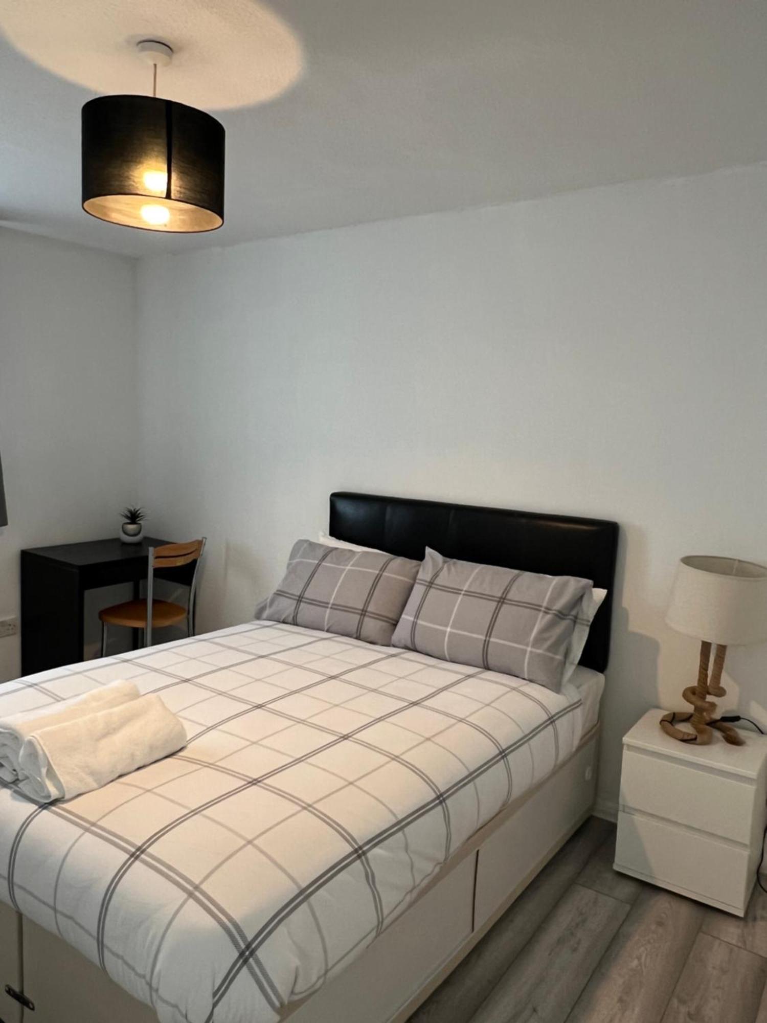 Auxano Apartments Лондон Екстериор снимка